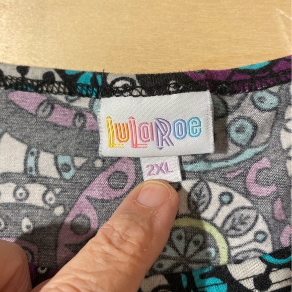Lularoe Blouse Hi/Lo Hem 2XL (JR) - Picture 10 of 14